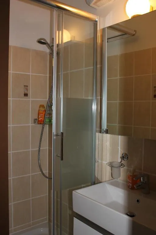 Arnes Hotel Vienna 2*,